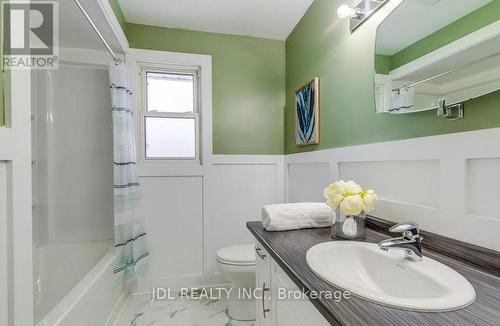 8110 Chippewa Road E, Hamilton, ON - Indoor Photo Showing Bathroom