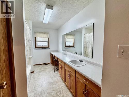 43 Clarke Avenue, Yorkton, SK - Indoor Photo Showing Bathroom