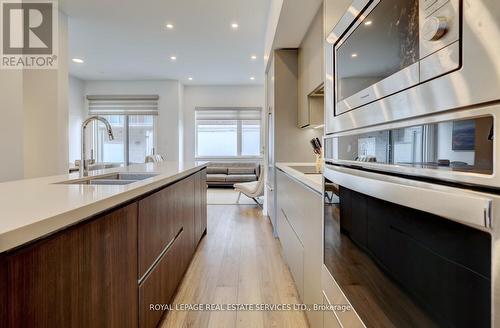 137 High Street W, Mississauga, ON - Indoor Photo Showing Kitchen With Double Sink With Upgraded Kitchen