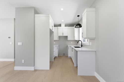 A-2319 Mcdonald Rd, Comox, BC - Indoor