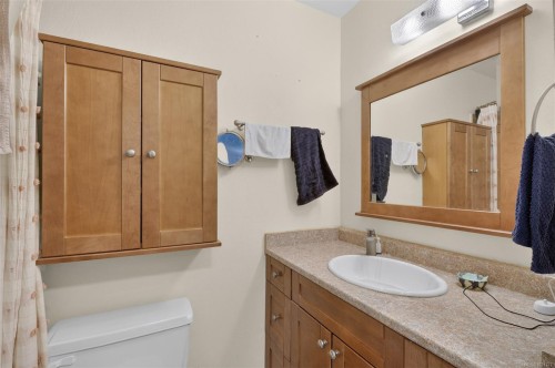 323-3225 Eldon Pl, Saanich, BC - Indoor Photo Showing Bathroom