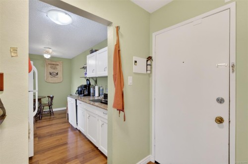 323-3225 Eldon Pl, Saanich, BC - Indoor Photo Showing Other Room