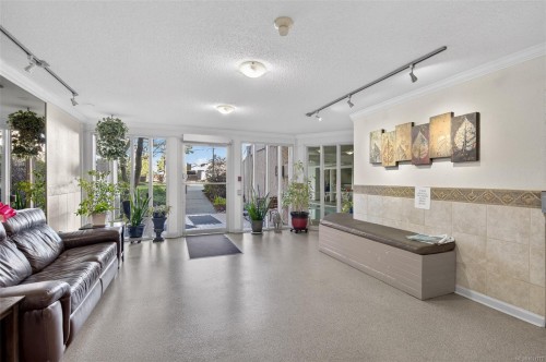 323-3225 Eldon Pl, Saanich, BC - Indoor
