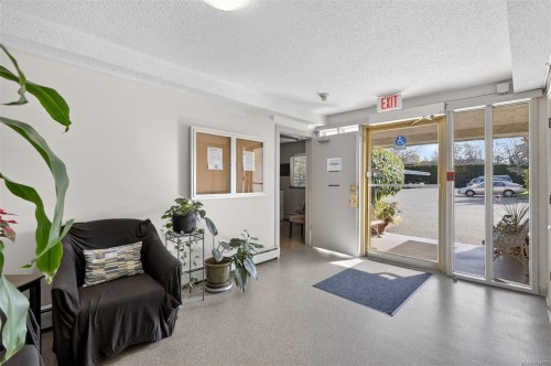 323-3225 Eldon Pl, Saanich, BC - Indoor