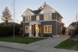 2218 Kinross Ave Oak Bay, BC V8R 2N5