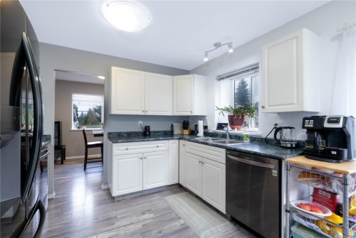 825 Pinecrest Rd, Campbell River, BC 