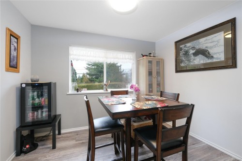 825 Pinecrest Rd, Campbell River, BC 