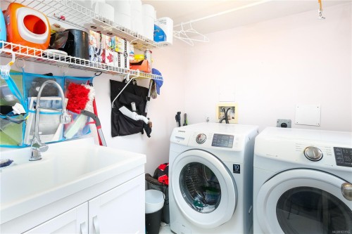 825 Pinecrest Rd, Campbell River, BC 