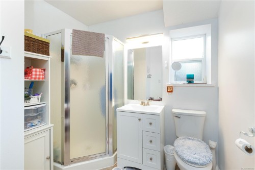 825 Pinecrest Rd, Campbell River, BC 