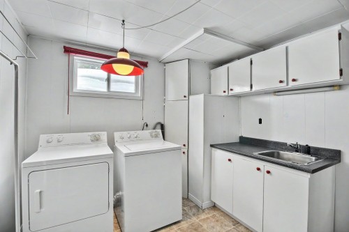 Salle de lavage - 1005 Rue Sabin-Thibault, Rouyn-Noranda, QC - Indoor Photo Showing Laundry Room