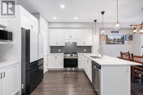910 Paseana Place, Ottawa, ON - Indoor Photo Showing Kitchen With Double Sink With Upgraded Kitchen