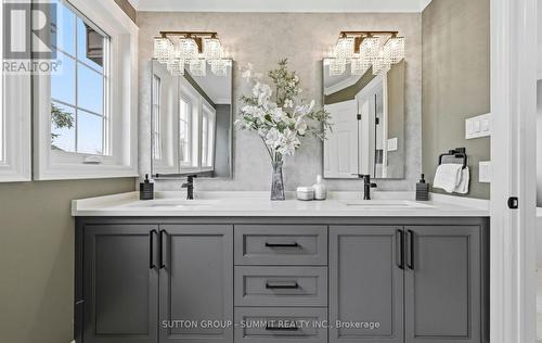 1095 Geran Crescent, Mississauga, ON - Indoor Photo Showing Bathroom