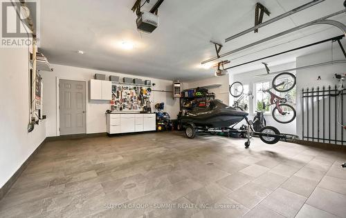 1095 Geran Crescent, Mississauga, ON - Indoor Photo Showing Garage