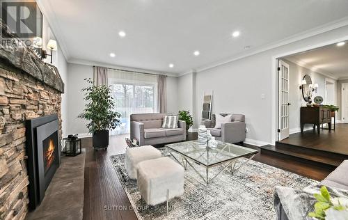 1095 Geran Crescent, Mississauga, ON - Indoor Photo Showing Living Room With Fireplace