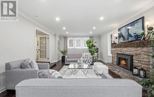 1095 Geran Crescent, Mississauga, ON - Indoor Photo Showing Living Room With Fireplace