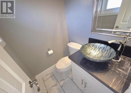 662 Elgin Street N, Cambridge, ON - Indoor Photo Showing Bathroom