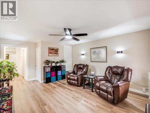 1911 Second Avenue, Trail, BC - Indoor Photo Showing Living Room