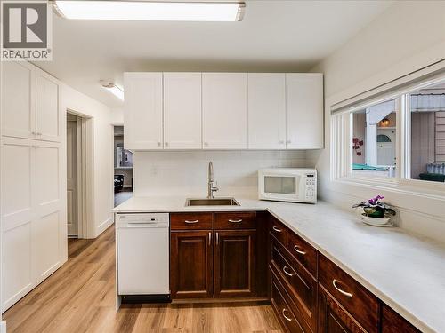 1911 Second Avenue, Trail, BC - Indoor Photo Showing Kitchen