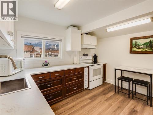 1911 Second Avenue, Trail, BC - Indoor Photo Showing Kitchen