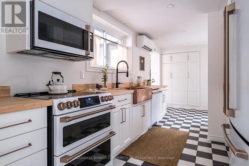 14 Reginald Street, Hamilton, ON - Indoor Photo Showing Kitchen With Upgraded Kitchen