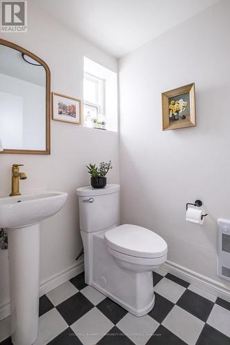 14 Reginald Street, Hamilton, ON - Indoor Photo Showing Bathroom