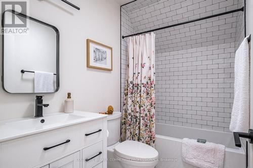 14 Reginald Street, Hamilton, ON - Indoor Photo Showing Bathroom
