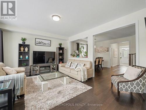 9 Frontier Drive, Thorold, ON - Indoor Photo Showing Living Room