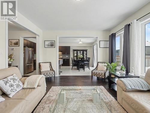 9 Frontier Drive, Thorold, ON - Indoor Photo Showing Living Room