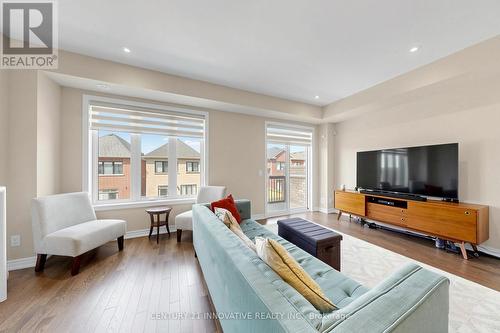 24 Icemaker Way, Whitby, ON - Indoor Photo Showing Living Room