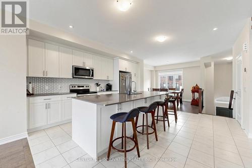 24 Icemaker Way, Whitby, ON - Indoor Photo Showing Kitchen With Upgraded Kitchen