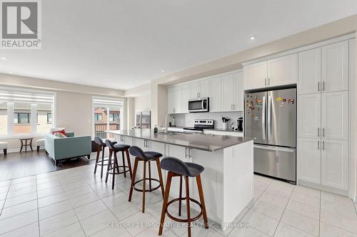 24 Icemaker Way, Whitby, ON - Indoor Photo Showing Kitchen
