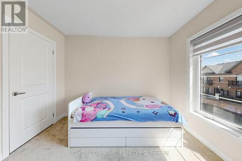 24 Icemaker Way, Whitby, ON - Indoor Photo Showing Bedroom