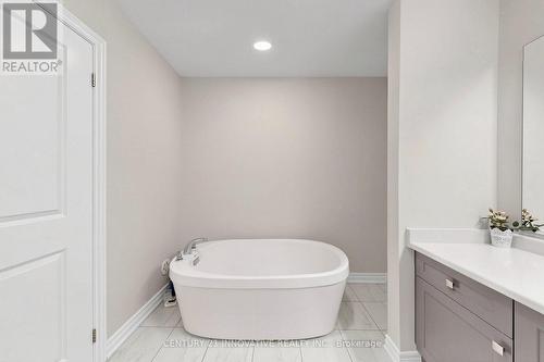 24 Icemaker Way, Whitby, ON - Indoor Photo Showing Bathroom