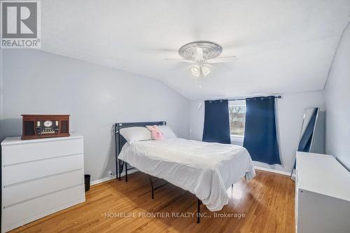 977 Upper Wellington Street, Hamilton, ON - Indoor Photo Showing Bedroom
