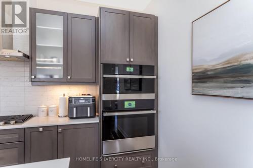 31 Canard Drive, Vaughan, ON - Indoor Photo Showing Kitchen