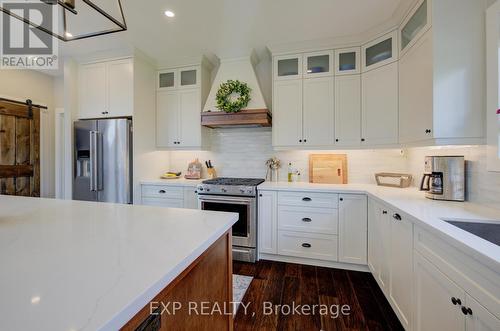 58 Carriage Crossing, Mapleton, ON - Indoor Photo Showing Kitchen