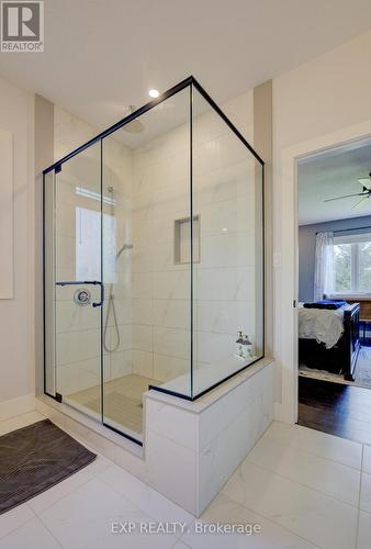 58 Carriage Crossing, Mapleton, ON - Indoor Photo Showing Bathroom