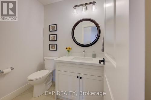 58 Carriage Crossing, Mapleton, ON - Indoor Photo Showing Bathroom