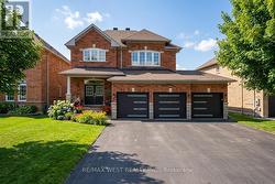 146 SANDRINGHAM DRIVE Barrie, ON L4M 0C9