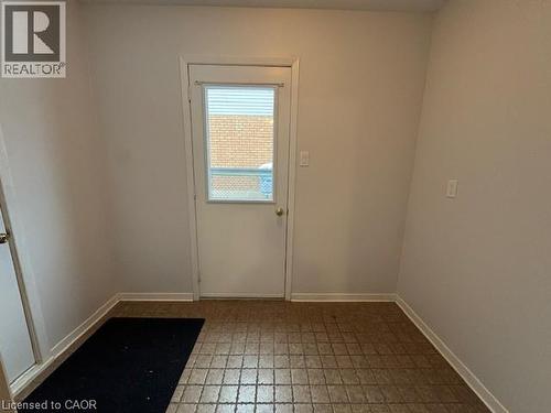 Spare room featuring baseboards and light floors - 536 Thorndale Drive, Waterloo, ON - Indoor Photo Showing Other Room