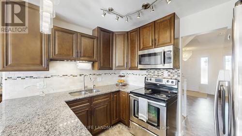 330 Guelph Avenue, Cambridge, ON - Indoor Photo Showing Kitchen With Double Sink With Upgraded Kitchen