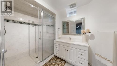 330 Guelph Avenue, Cambridge, ON - Indoor Photo Showing Bathroom