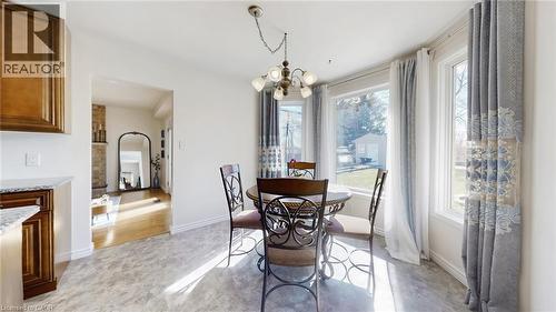 Dining area with suspended lighting and baseboards - 330 Guelph Avenue, Cambridge, ON - Indoor Photo Showing Dining Room