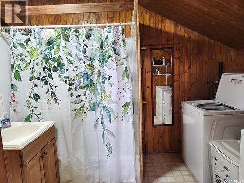 705 Main Street, Zenon Park, SK - Indoor Photo Showing Laundry Room