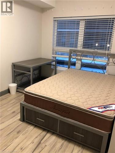 Bedroom with light wood-style flooring and baseboards - 258 Sunview Street Unit# 225, Waterloo, ON - Indoor Photo Showing Other Room