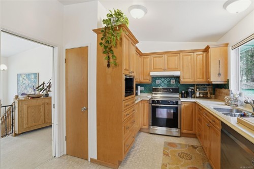 2687 Charles Rd, Nanaimo, BC 