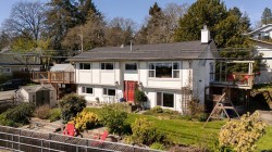 381 Montcalm Ave Saanich, BC V8Z 6R3