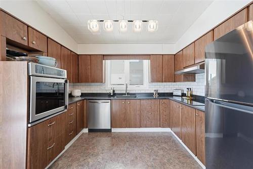 100 Agassiz Dr, Winnipeg, MB 