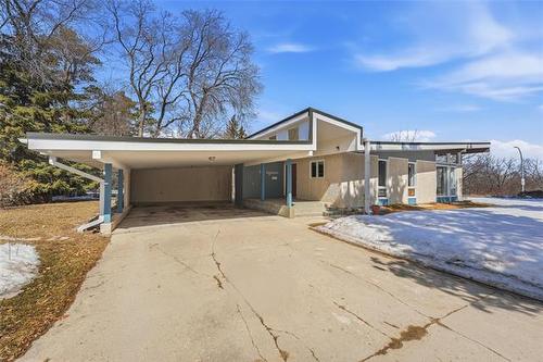 100 Agassiz Dr, Winnipeg, MB 