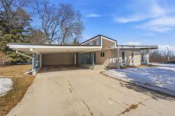 100 Agassiz DR  Winnipeg, MB R3T 2L1